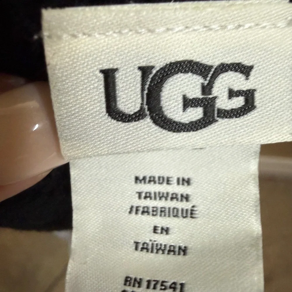 UGG Men's Black Diagonal Ribbed Knit Scarf Wool Blend Warm Winter Accessory